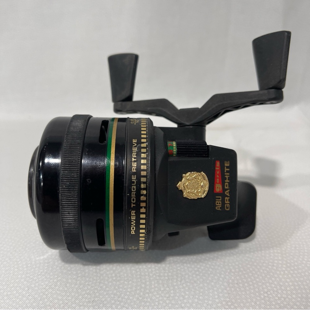 Abu Garcia Push Button Reel Graphite. Great Shape Smooth Reeling